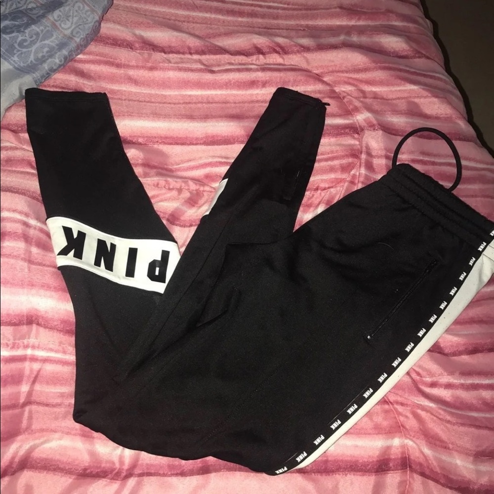 SOLD! Vs pink joggers bnwot, super cute